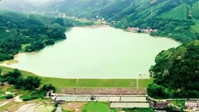 航拍广西华山水库,山清水秀空气清新,如此农村美景你喜欢吗