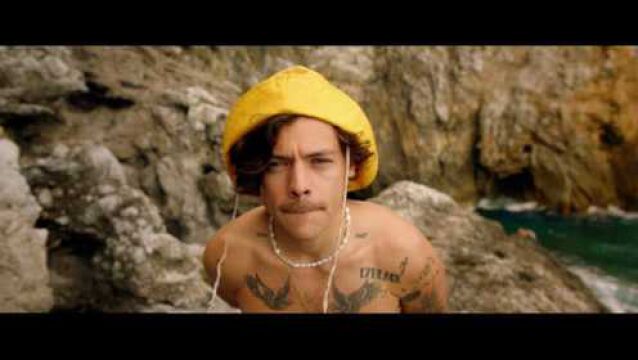 哈卷Harry Styles的《Golden》MV公开