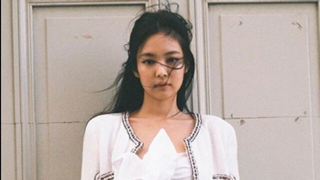 难怪被称为“人间香奈儿”,jennie穿香奈儿真是贵气又时髦