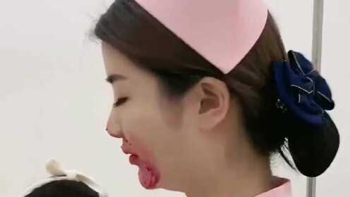 偷吃火龙果的小护士,被抓到后,联合病人耍诈!