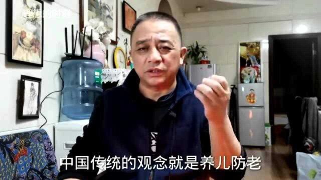 母亲下狠心把工资卡交给女儿,以后全部的养老就托付给了女儿女婿了