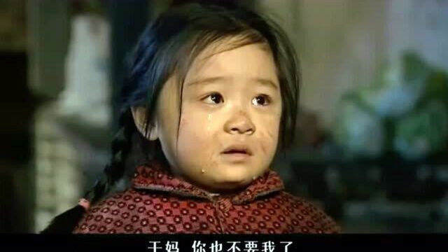 可怜女孩被父母抛弃,挨饿受冻没人管,遇好心人