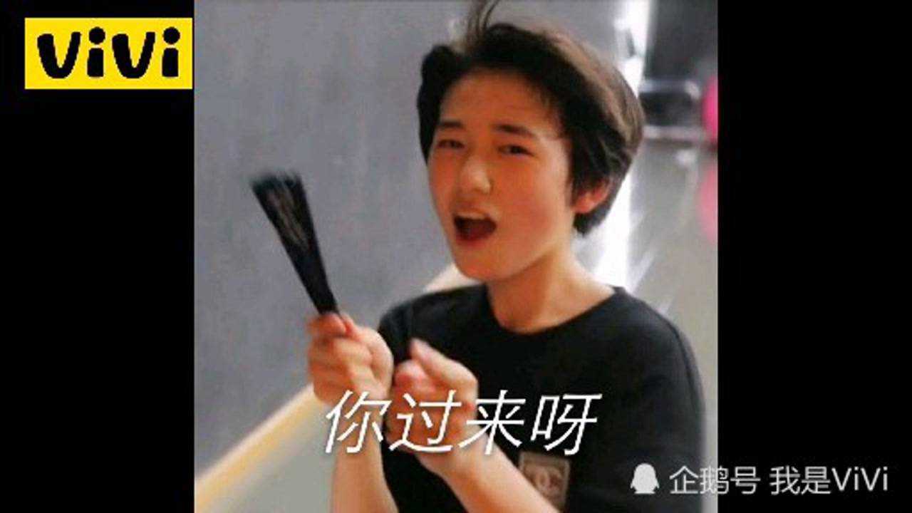 时代峰峻士大夫亚轩你在给孔慈抓娃娃吗