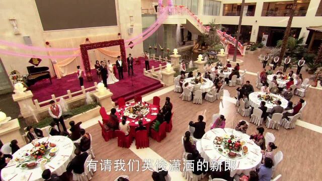 男子二婚,不料前妻穿着“丧服”来大闹婚礼,又是一出精彩的好戏