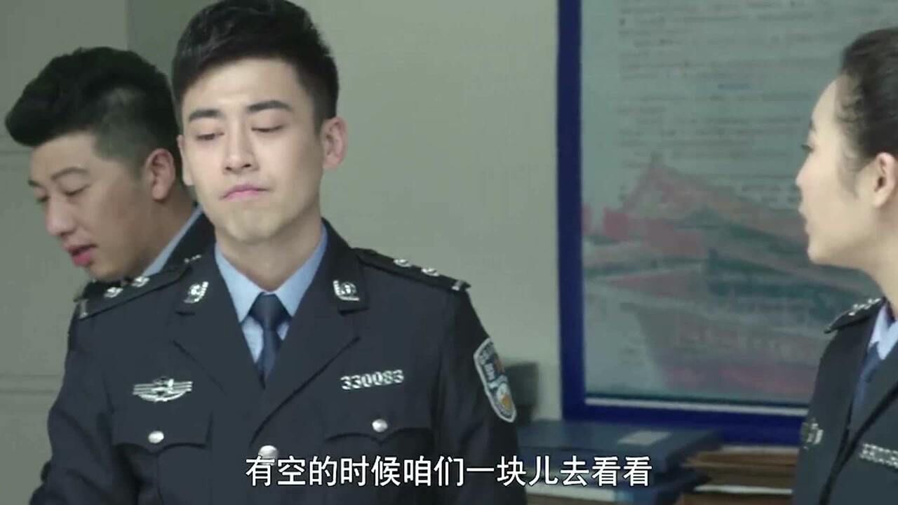 警察锅哥简凡归队一直盯着红姐看把她吓得呛水