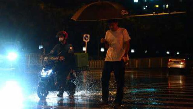 实拍|此刻,北京多地雷电大风暴雨来袭,你那边下雨了吗?