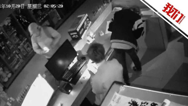 监控拍下哈尔滨一饭店被盗全程 店主:丢失手机无密码 微信里有10多万余额