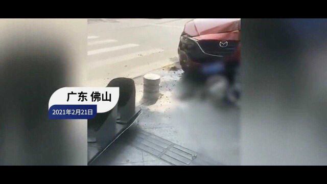 佛山一小车冲上安全岛致男子当场身亡,目击者:太吓人了