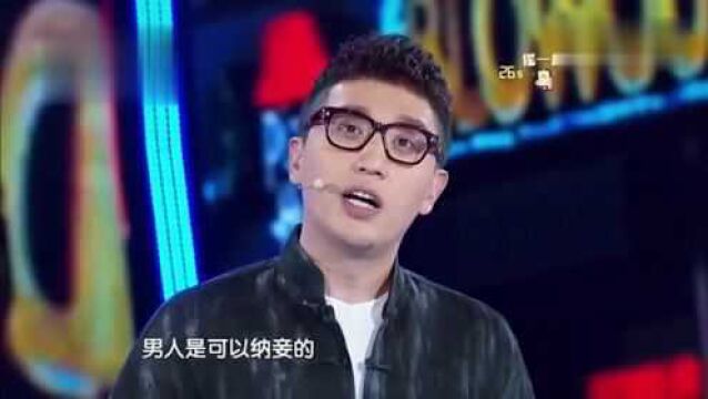 华少上台演讲, 我们要朝前看,带着时代向前