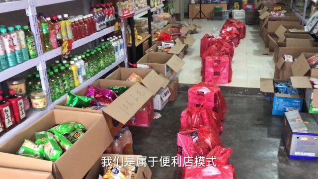 西安新冠疫情防控,小伙改变经营思路,食品批发库房免费送货上门