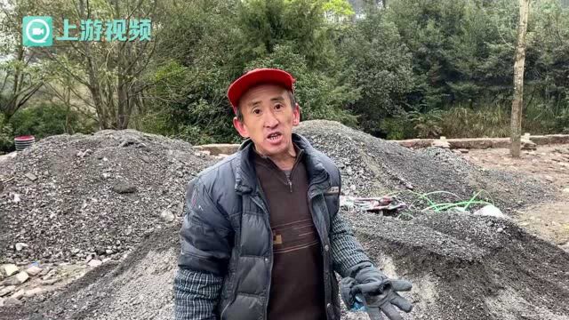 听说南山上有村民砍树建停车场?上游新闻现场调查