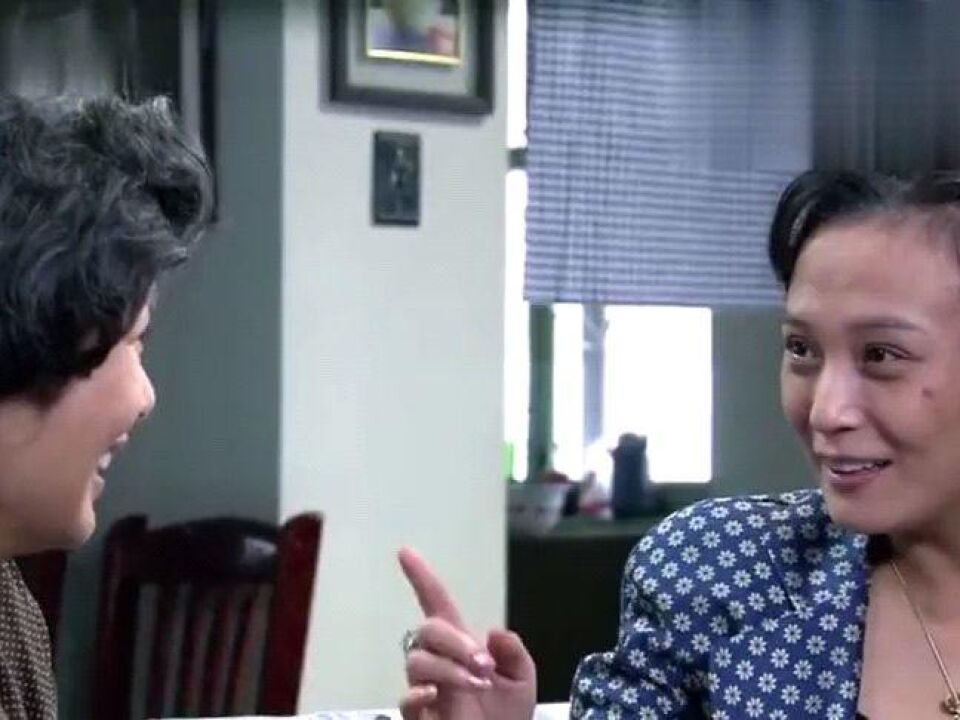 金婚:方卓雅做了脸部拉皮,给文丽笑的脸都僵了:赶明也做一个(2)