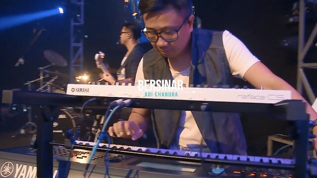 Bersinar (Live Performance)