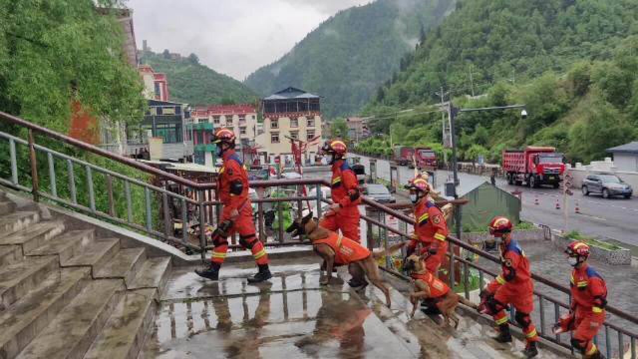 直击马尔康地震救援现场走进马尔康市梭磨中学