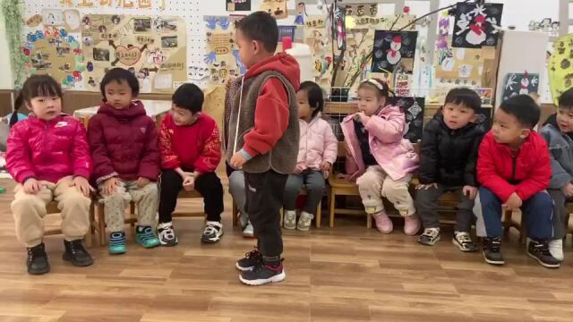 幼儿园小班过渡游戏小火车