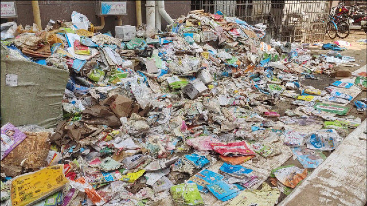 信阳暴雨致书店数万本书籍损毁 知情者:多为学习资料