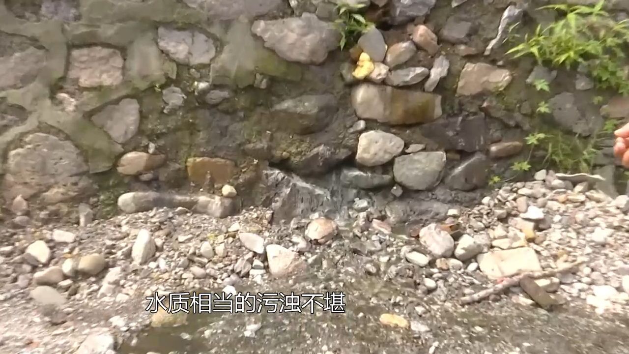 承德兴隆:污水流入河道 村民急盼解决