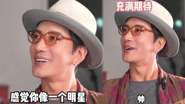 37岁演员蒲巴甲街头摆摊,人来人往无人识,热情服务毫无明星架子