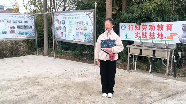 参加活动的小学劳动(综合实践)骨干教师们在小先生工作室小导游的带领下来到如东县饮泉小学行知劳动实践基地.