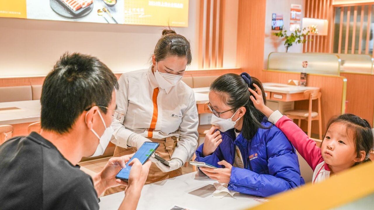 烟火气回归!北京餐饮业陆续恢复堂食 ,记者实地探访→