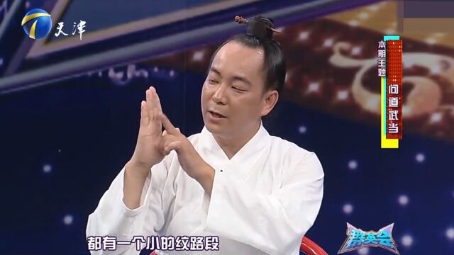 清风子带来表演《八卦掌》,十分精彩,观众掌声不断丨群英会