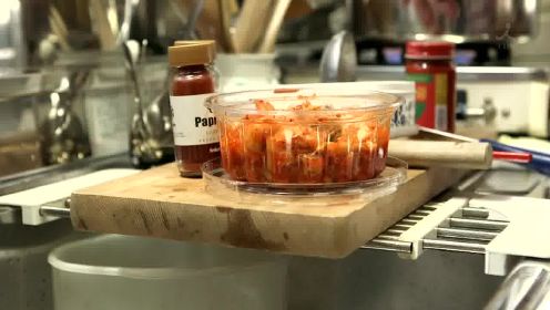 《红鳉鱼》片段：如何做一餐美味的咖喱乱炖