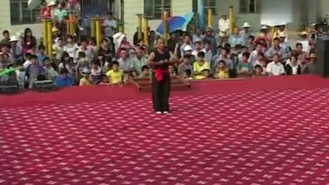 粤西著名武术家,洪拳泰斗黄庚表演“虎形拳”#传统武术 #发扬传承精武精神 #台上一分钟台下十年功