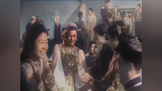 1956年首届春节联欢晚会现场,云集了各个领域的顶尖人才,群英荟萃