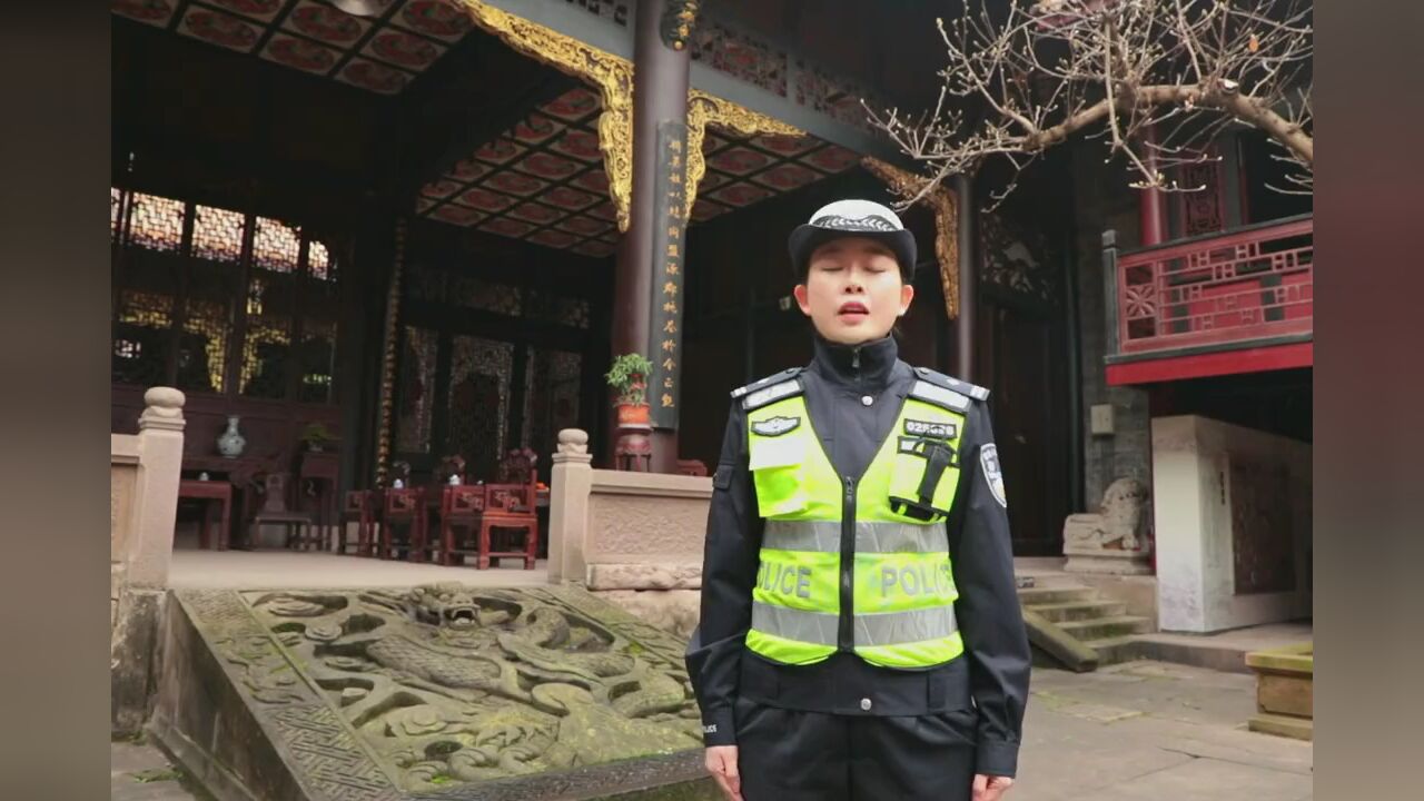 你们要看的警花来了,警花的温馨提示你们也要认真听喔