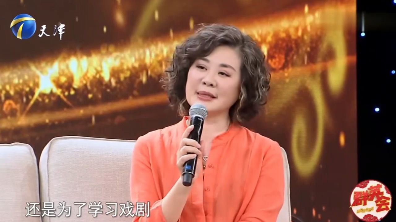 演员丛珊人生经历丰富,现场用法语介绍自己,令人佩服丨群英会