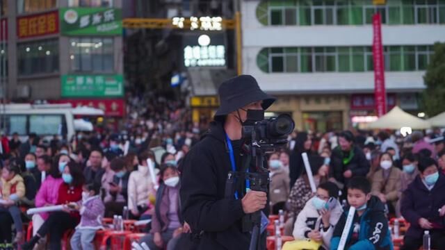 不远万里来到安康紫阳,感受了一波紫阳人民的热情,这次又和激光杠上了!花絮+预告#你在现场看更加震撼 #紫阳丰收之夜