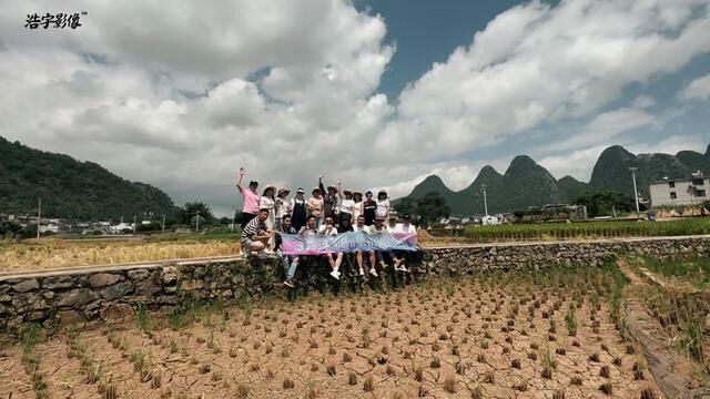 明年再见 9.159.17和学员们渡过了一次难忘的旅拍学习之旅,在贵州兴义每天从早到晚的学习,让大家一边旅行一边学习.