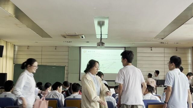 Mathematics Lecture at Nanchang No.2 High School