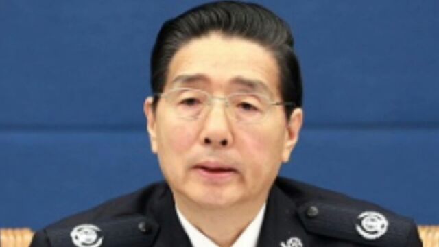 花团锦簇的攀枝花正向人们绽放