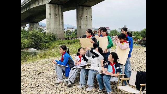 土鸡土鸭红烧肉夹馒头,这群小学生的秋游菜品“辣”么好吃