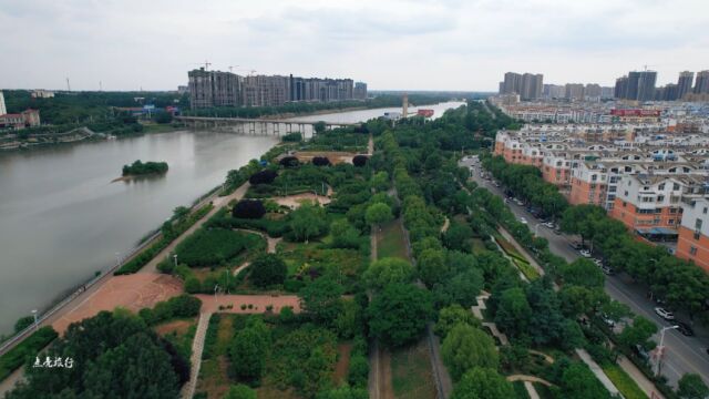 南阳市唐河滨河南路绿色廊道美丽景色