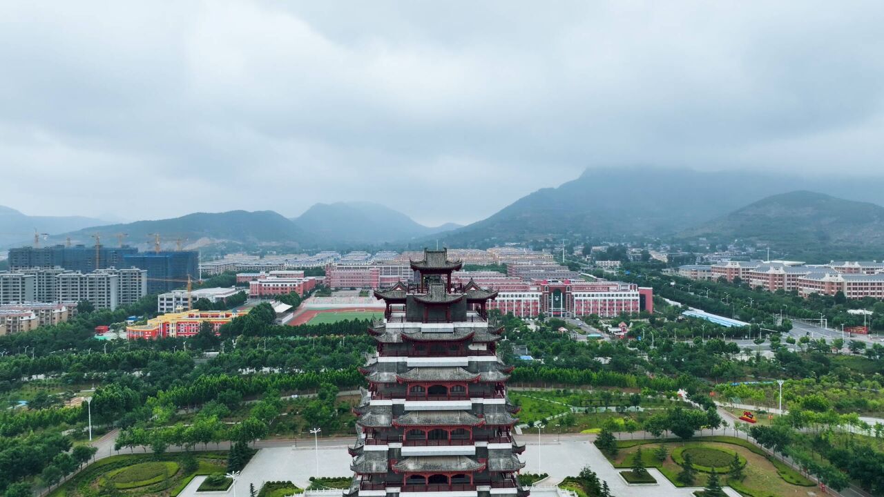 雨后枣庄山亭城区绿植郁郁葱葱 焕发无限生机