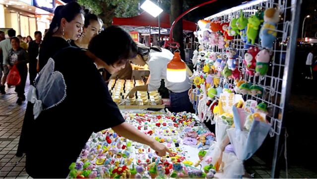 贵州贵定:夜经济燃动 唤醒城市新活力