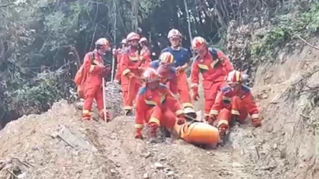 浙江宁波驴友独自登山受伤被困,报警救助