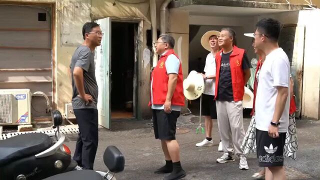 市长潘磊深入社区现场督导并参与创卫工作