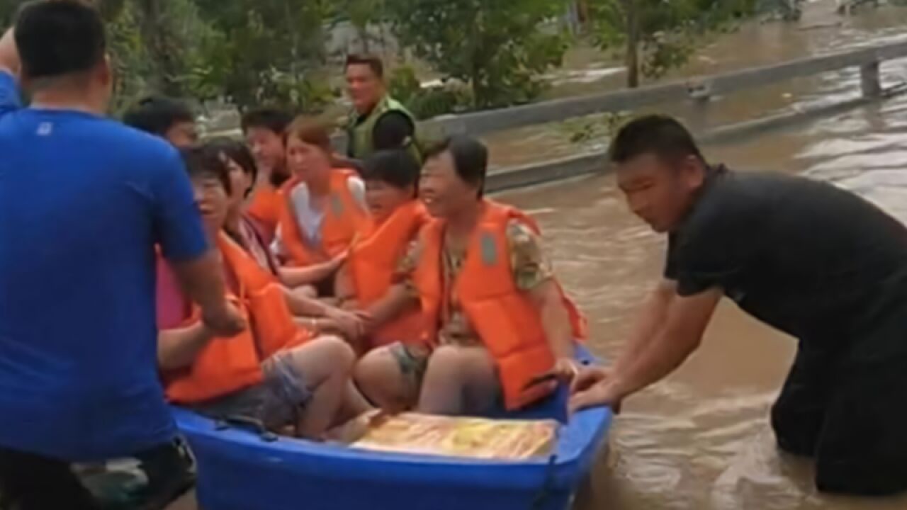 对话涿州救援亲历者:救了上百人,水深两米有下降势头