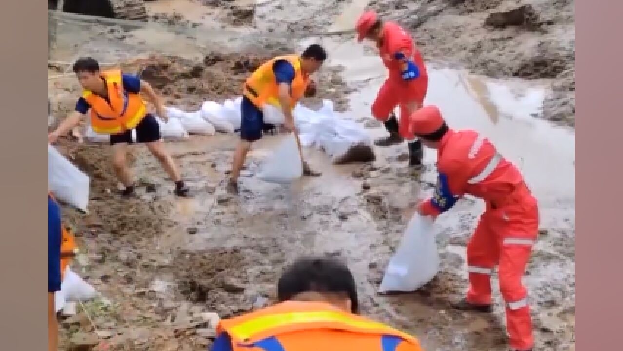 “只要人在,堤坝就在!”他们是堤坝上的“排险者”