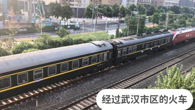 湖北武汉,实拍T124、Z207、7614、Z121、T245次列车通过武汉市区