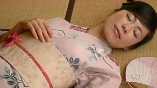 日本女人结婚后,都是怎样对待丈夫的?看完这个视频就明白了