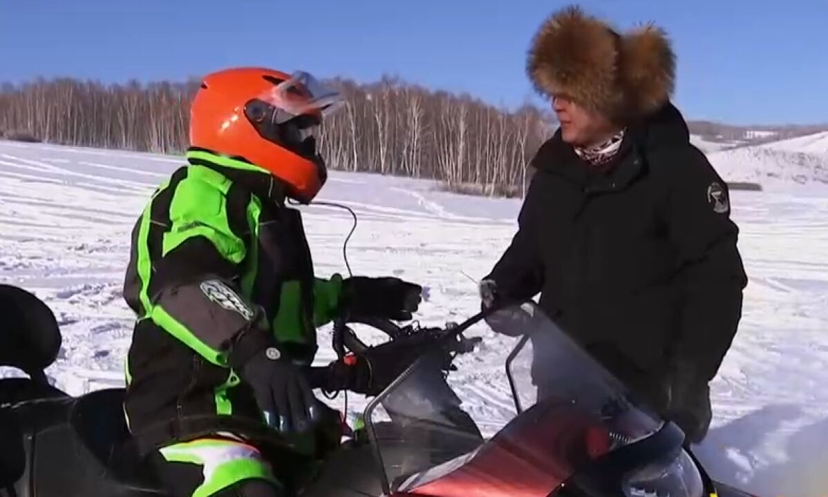 他将爱好发展扩大,打造特色雪地摩托项目,让游客体验速度与激情