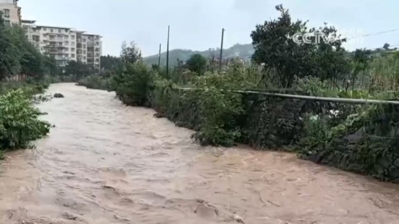 重庆开州:强降雨致多个乡镇受灾,紧急排危抢险