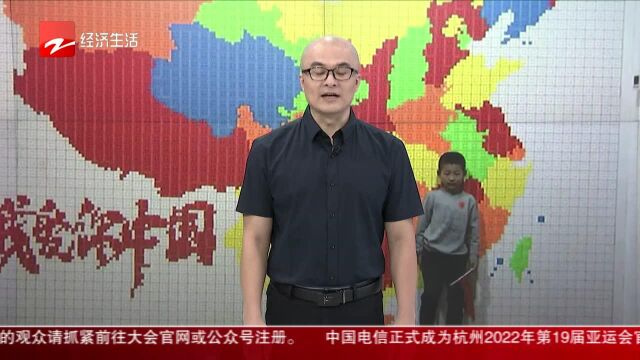 耗时两天半 3685块魔方拼成中国地图