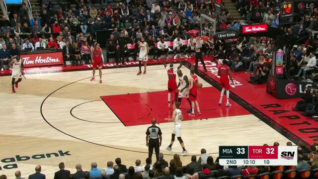 就是这么强大！戴德蒙篮下1v3接球强投2+1