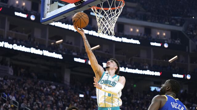 鲍尔vs勇士集锦 空砍21+10关键三分扳平比分