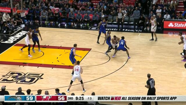 巴特勒背打转身打板命中 阿德巴约接球一步登天拽筐暴扣